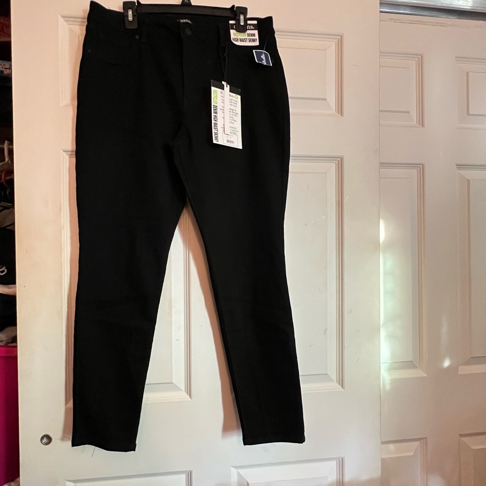 NWT Black Skinny Jeans Size 16